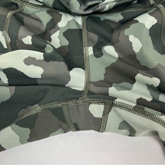 Athleta Lightning Camo 7/8 Tight SuperSonic Mountain Olive Green Size XS - Picture 4 of 8